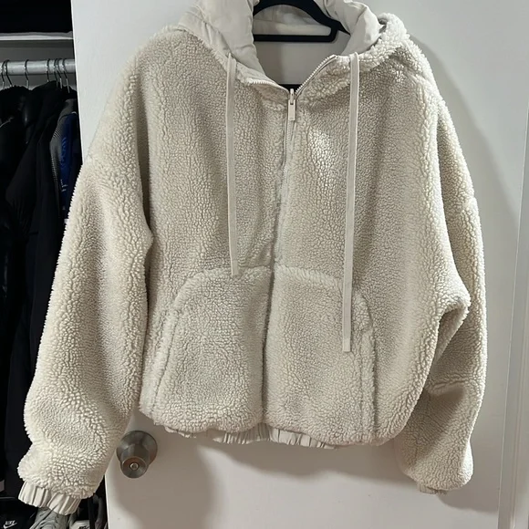 Reversible Alo Sherpa / Waterproof Cropped Jacket